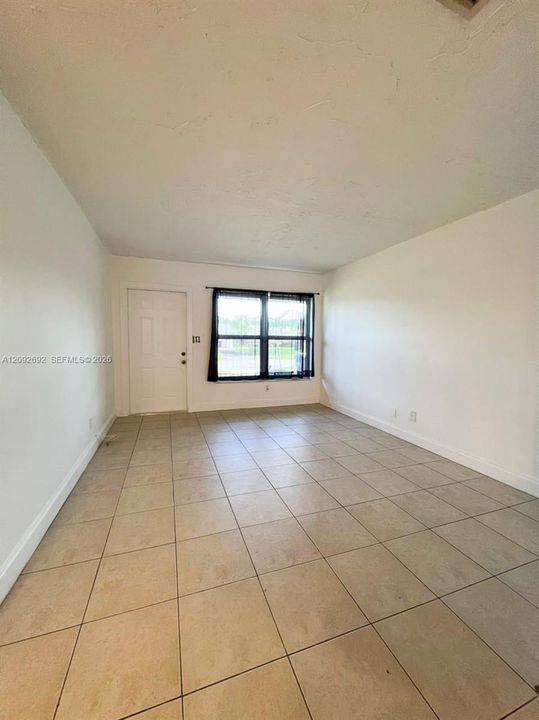 For Rent: $2,900 (3 beds, 1 baths, 1093 Square Feet)