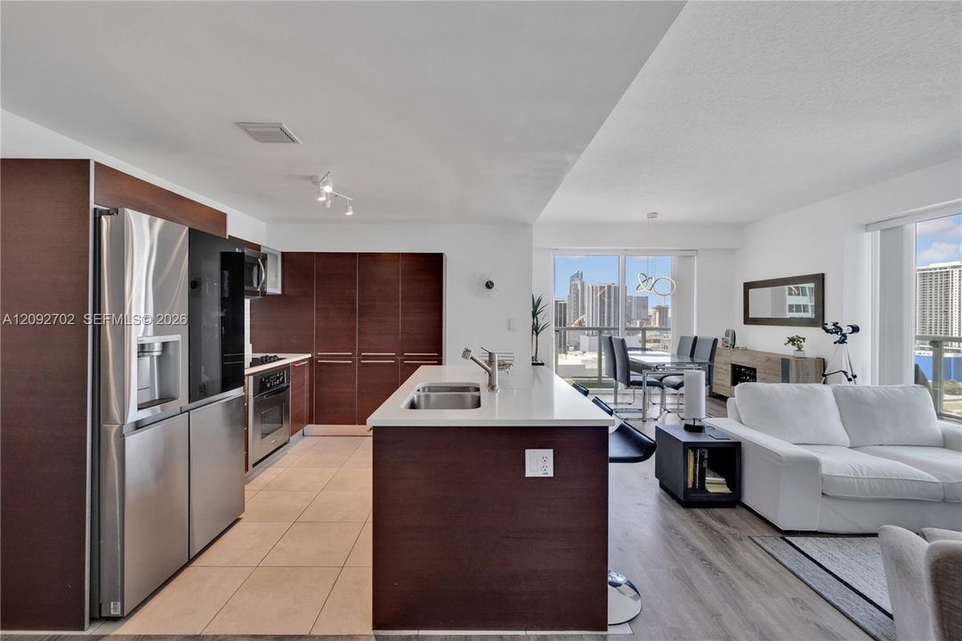 For Rent: $3,950 (2 beds, 2 baths, 1180 Square Feet)