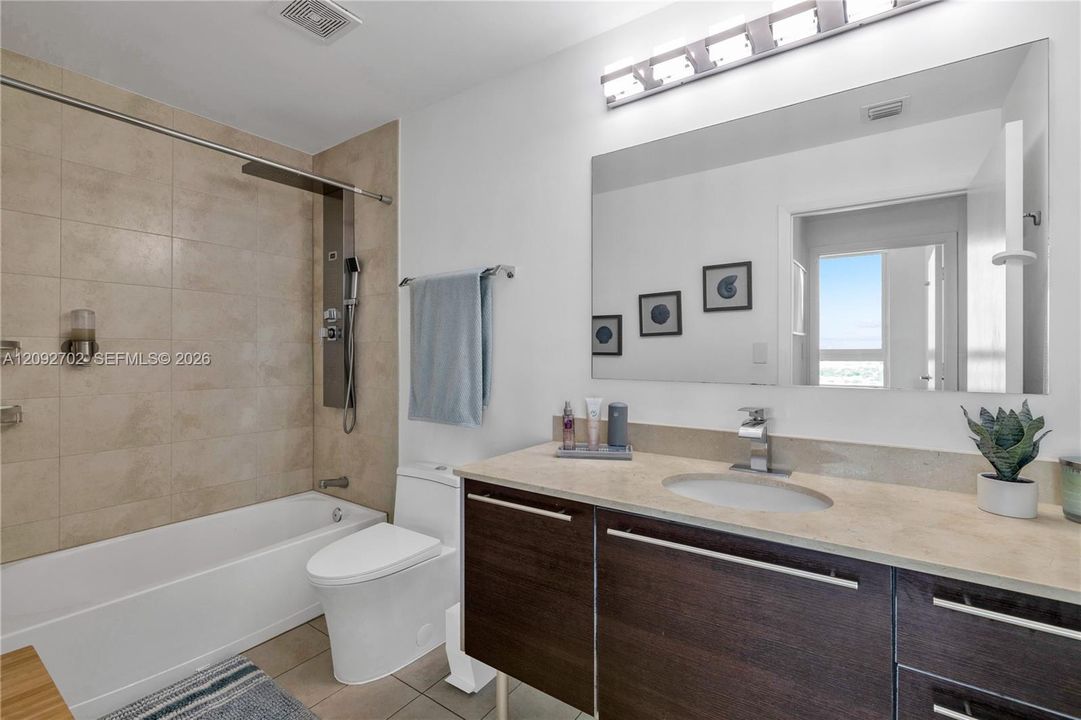 For Rent: $3,950 (2 beds, 2 baths, 1180 Square Feet)