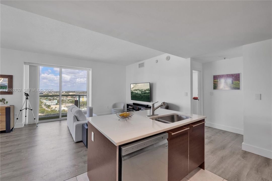 For Rent: $3,950 (2 beds, 2 baths, 1180 Square Feet)