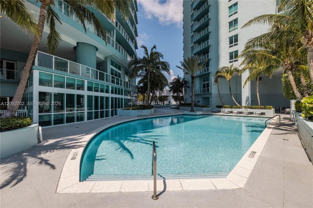 For Rent: $3,950 (2 beds, 2 baths, 1180 Square Feet)