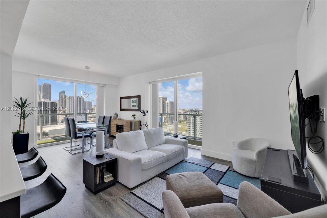 For Rent: $3,950 (2 beds, 2 baths, 1180 Square Feet)