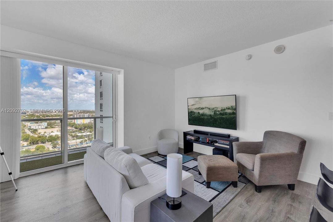 For Rent: $3,950 (2 beds, 2 baths, 1180 Square Feet)