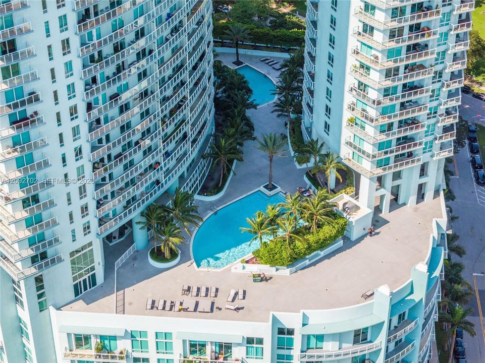 For Rent: $3,950 (2 beds, 2 baths, 1180 Square Feet)
