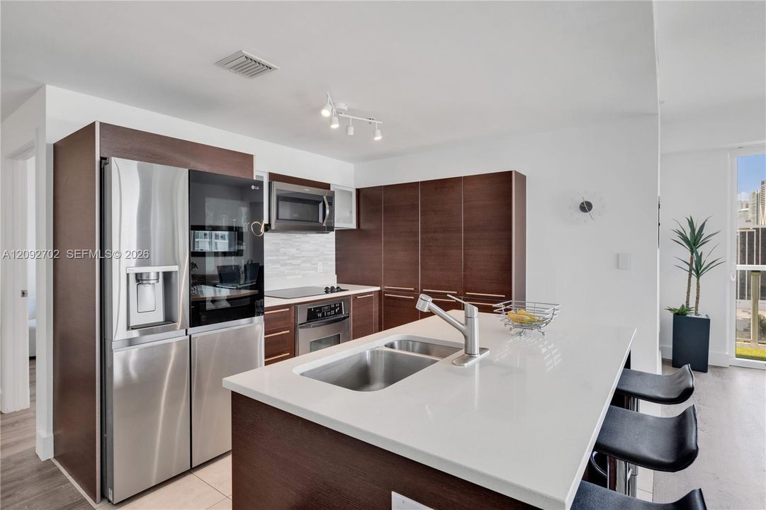 For Rent: $3,950 (2 beds, 2 baths, 1180 Square Feet)