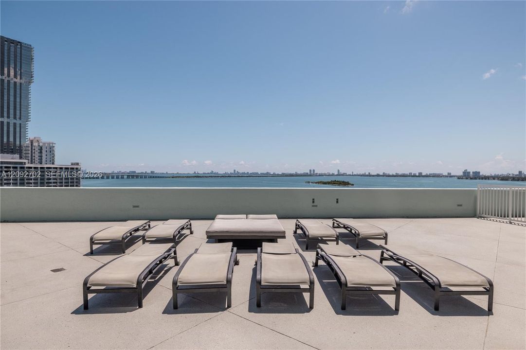 For Rent: $3,950 (2 beds, 2 baths, 1180 Square Feet)