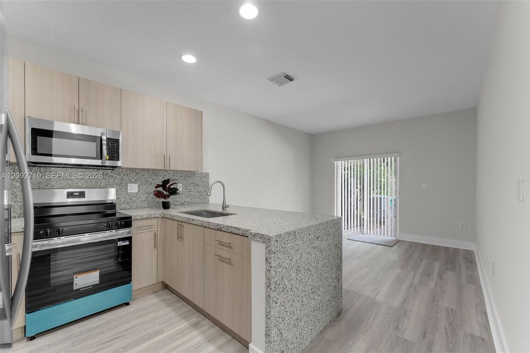 В аренду: $2,900 (4 спален, 2 ванн, 1698 Квадратных фут)