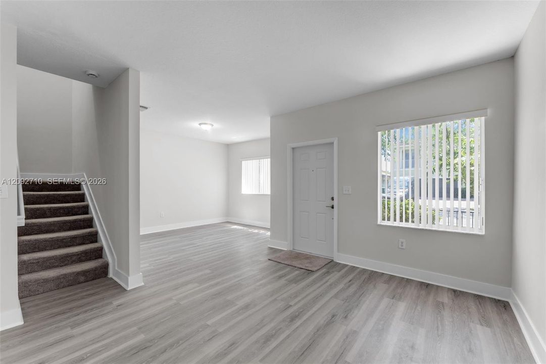 В аренду: $2,900 (4 спален, 2 ванн, 1698 Квадратных фут)