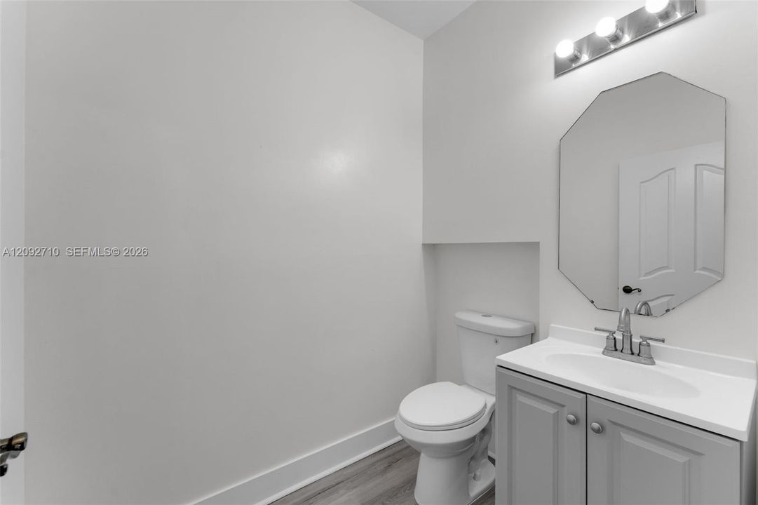 В аренду: $2,900 (4 спален, 2 ванн, 1698 Квадратных фут)