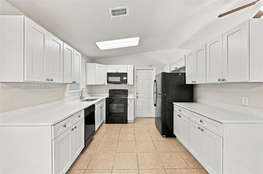 En Venta: $339,900 (3 camas, 2 baños, 1704 Pies cuadrados)