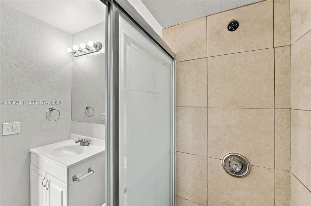 En Venta: $339,900 (3 camas, 2 baños, 1704 Pies cuadrados)