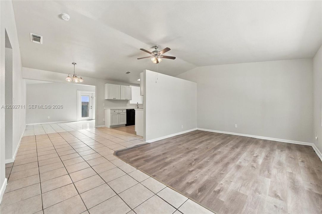 En Venta: $339,900 (3 camas, 2 baños, 1704 Pies cuadrados)