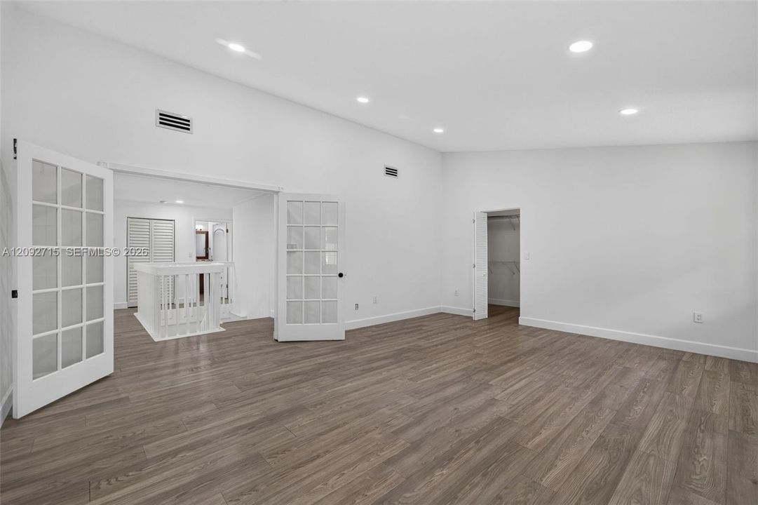 En Venta: $699,000 (5 camas, 2 baños, 2820 Pies cuadrados)