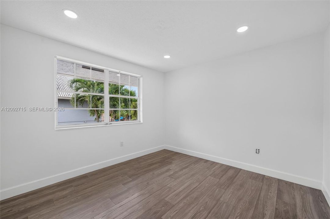 En Venta: $699,000 (5 camas, 2 baños, 2820 Pies cuadrados)