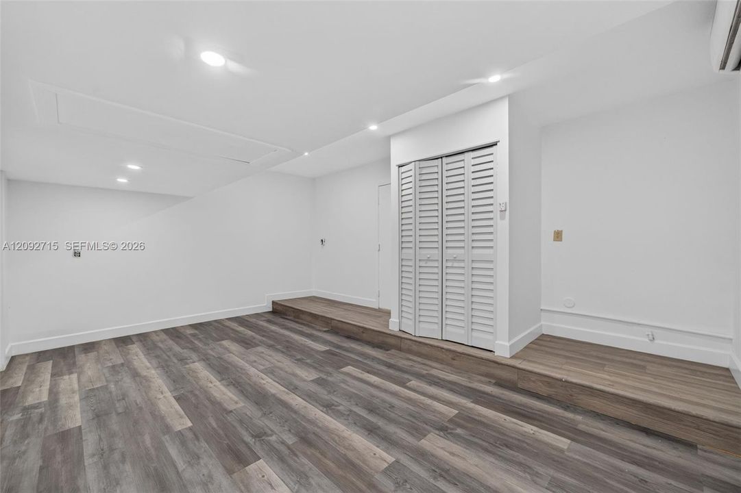 En Venta: $699,000 (5 camas, 2 baños, 2820 Pies cuadrados)