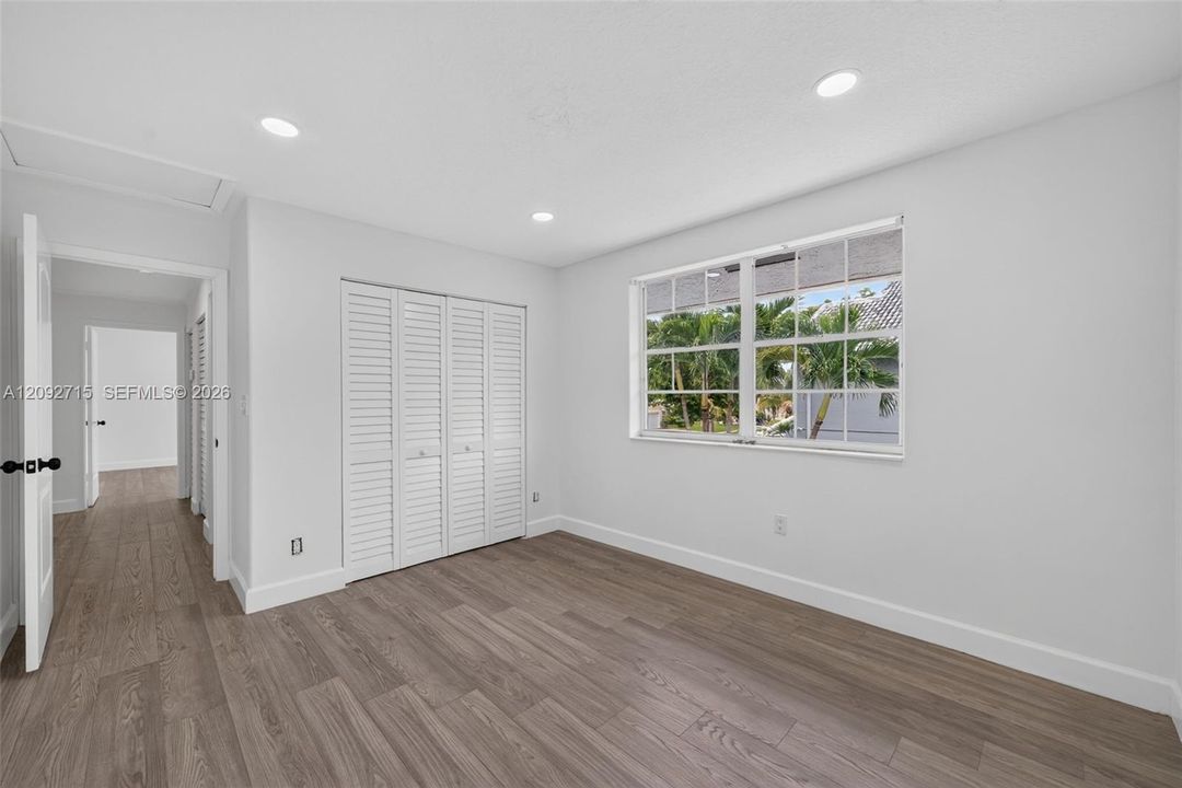 En Venta: $699,000 (5 camas, 2 baños, 2820 Pies cuadrados)
