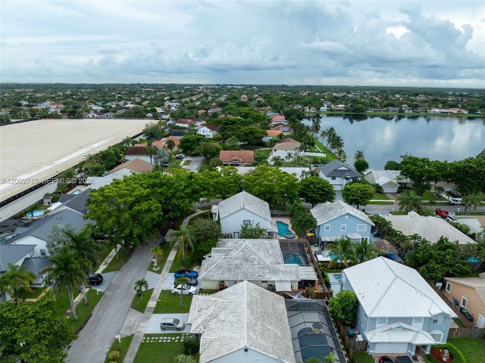 En Venta: $699,000 (5 camas, 2 baños, 2820 Pies cuadrados)