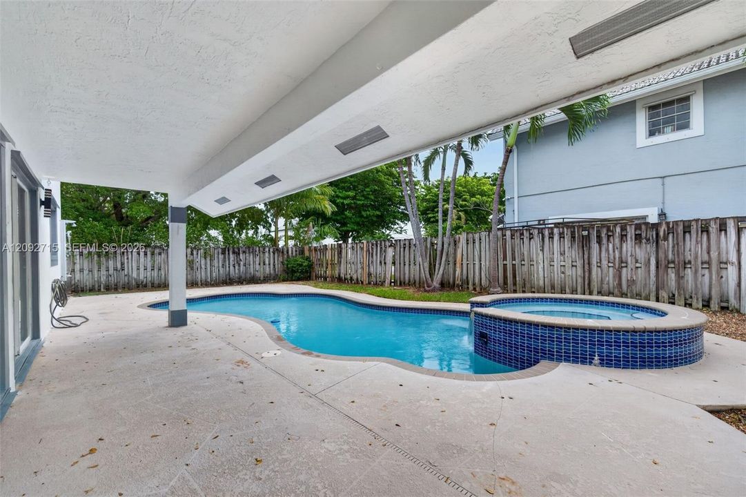 En Venta: $699,000 (5 camas, 2 baños, 2820 Pies cuadrados)