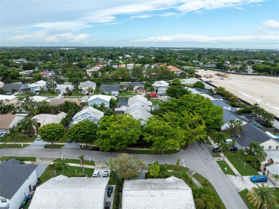 En Venta: $699,000 (5 camas, 2 baños, 2820 Pies cuadrados)
