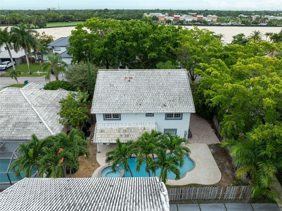 En Venta: $699,000 (5 camas, 2 baños, 2820 Pies cuadrados)