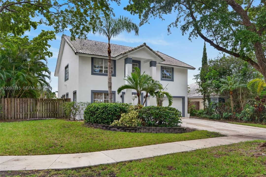 En Venta: $699,000 (5 camas, 2 baños, 2820 Pies cuadrados)