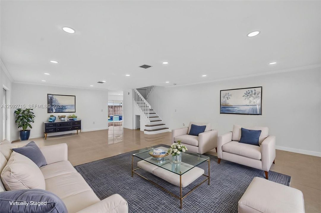 En Venta: $699,000 (5 camas, 2 baños, 2820 Pies cuadrados)