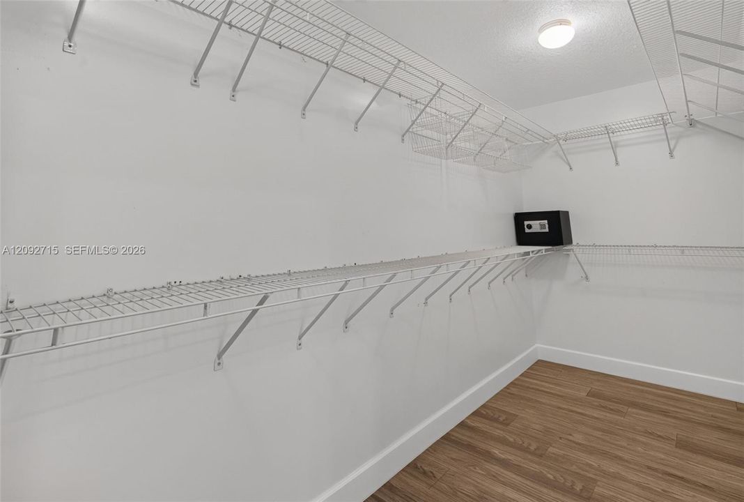En Venta: $699,000 (5 camas, 2 baños, 2820 Pies cuadrados)