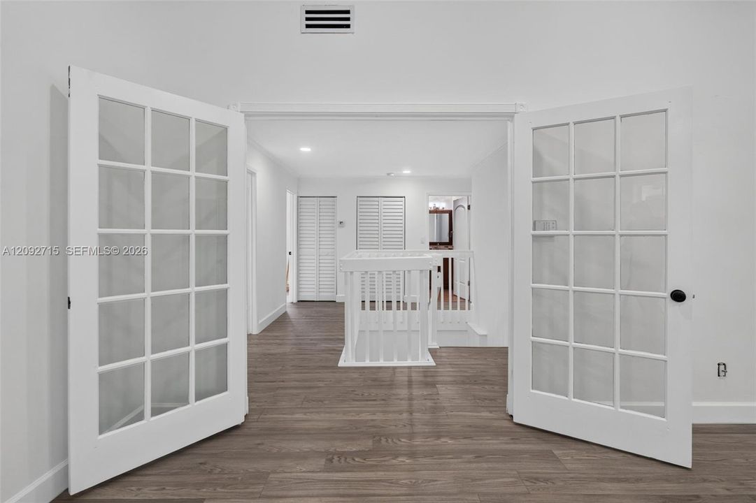 En Venta: $699,000 (5 camas, 2 baños, 2820 Pies cuadrados)