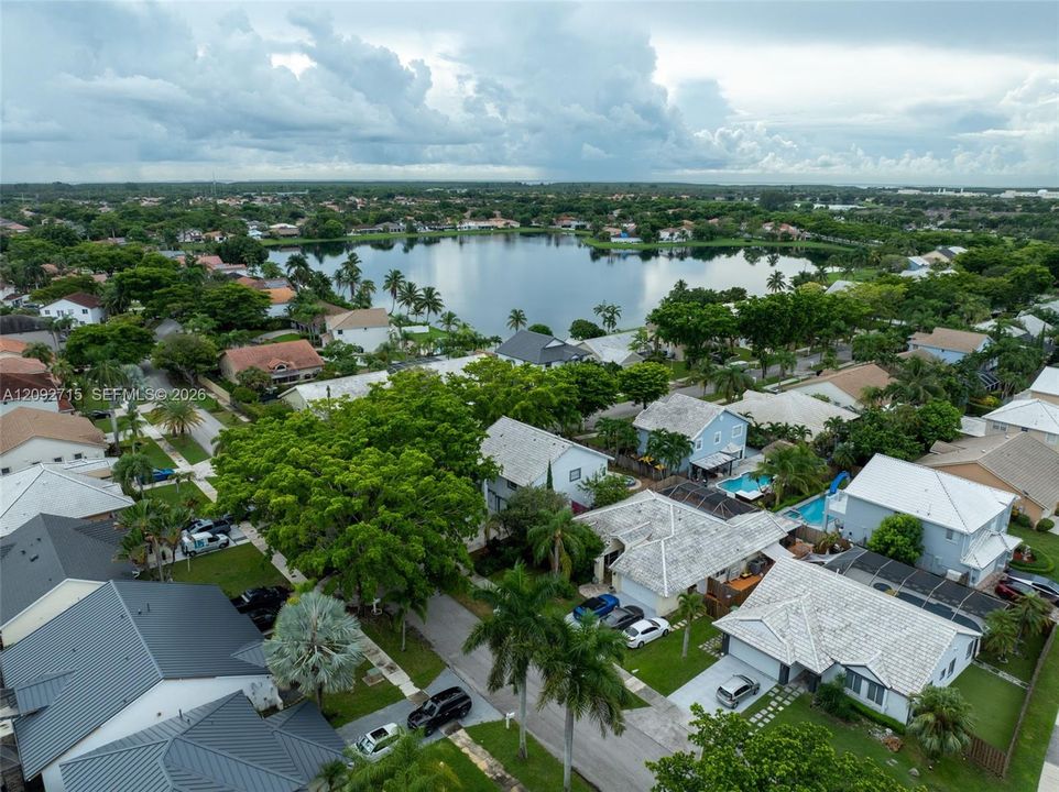En Venta: $699,000 (5 camas, 2 baños, 2820 Pies cuadrados)