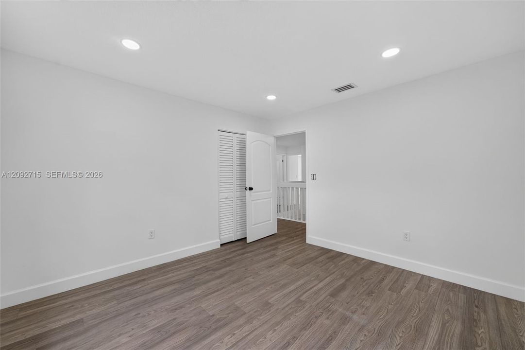 En Venta: $699,000 (5 camas, 2 baños, 2820 Pies cuadrados)