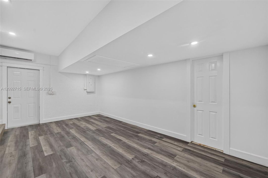 En Venta: $699,000 (5 camas, 2 baños, 2820 Pies cuadrados)
