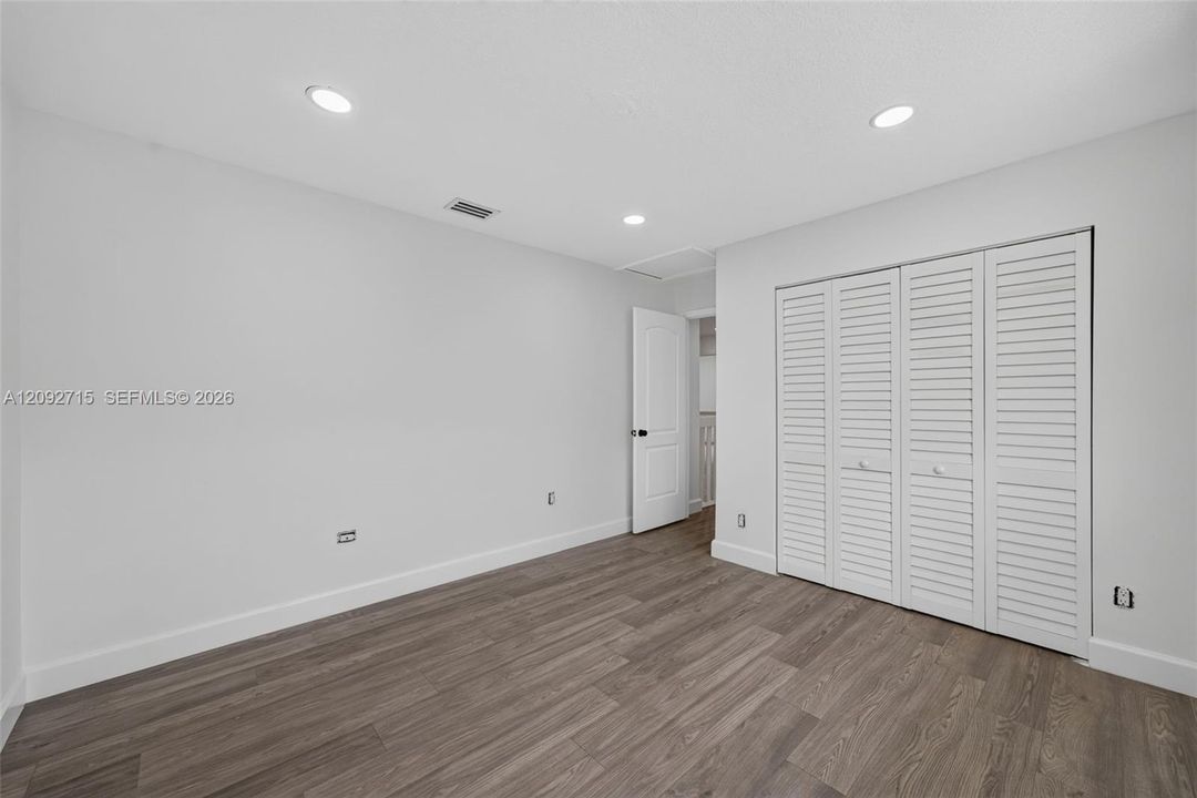 En Venta: $699,000 (5 camas, 2 baños, 2820 Pies cuadrados)