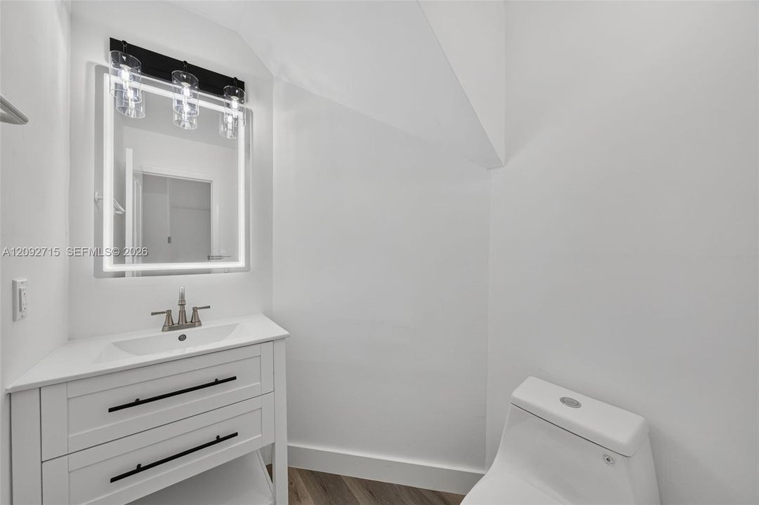 En Venta: $699,000 (5 camas, 2 baños, 2820 Pies cuadrados)