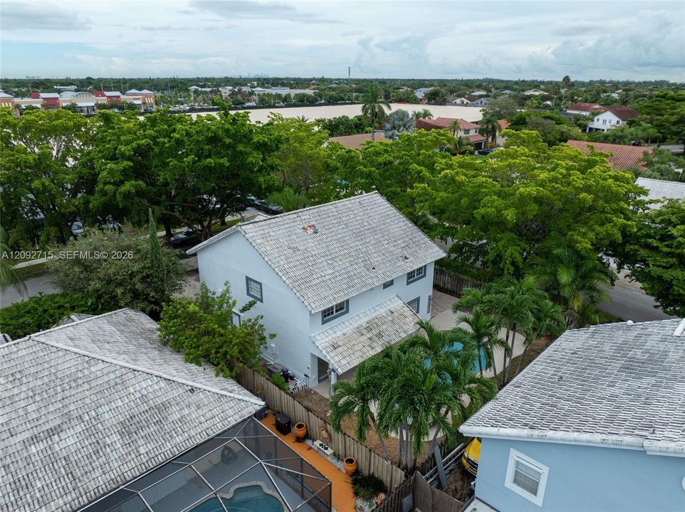 En Venta: $699,000 (5 camas, 2 baños, 2820 Pies cuadrados)