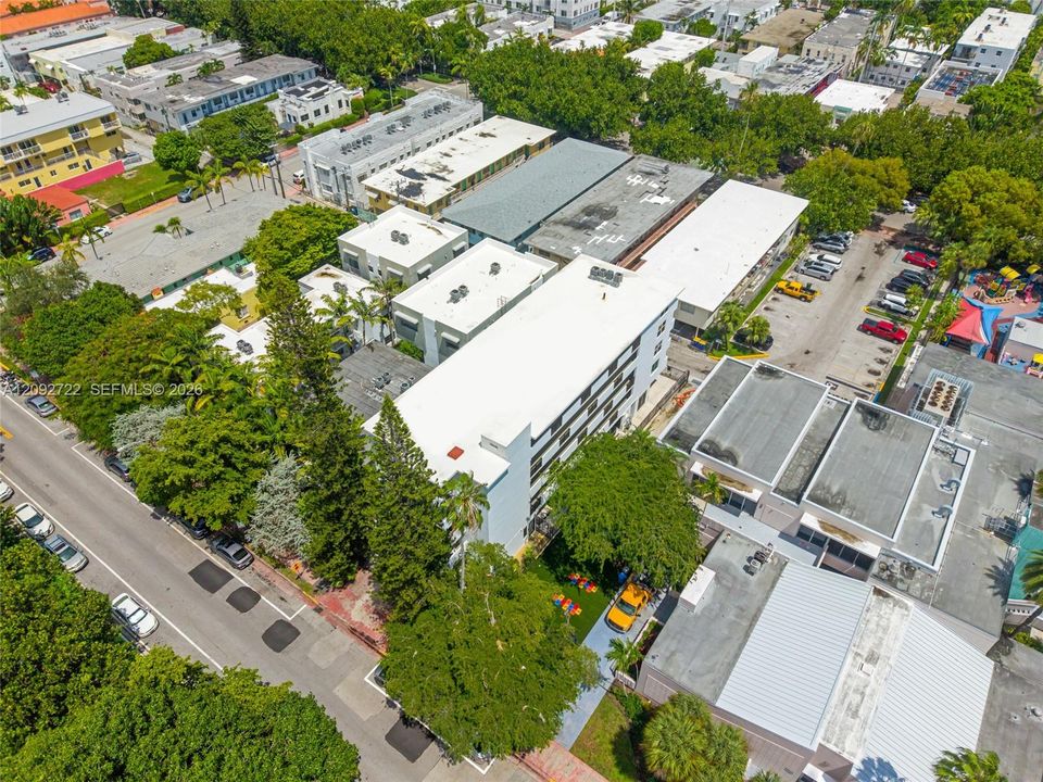 Active With Contract: $283,900 (1 beds, 1 baths, 660 Square Feet)
