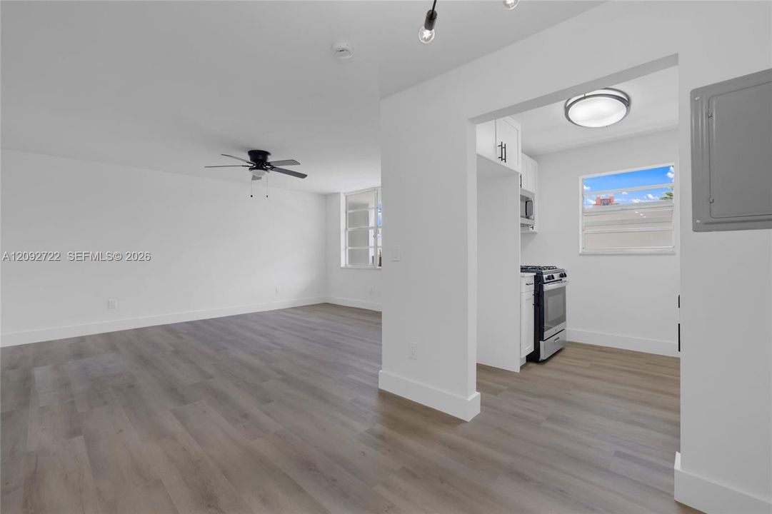 En Venta: $283,900 (1 camas, 1 baños, 660 Pies cuadrados)
