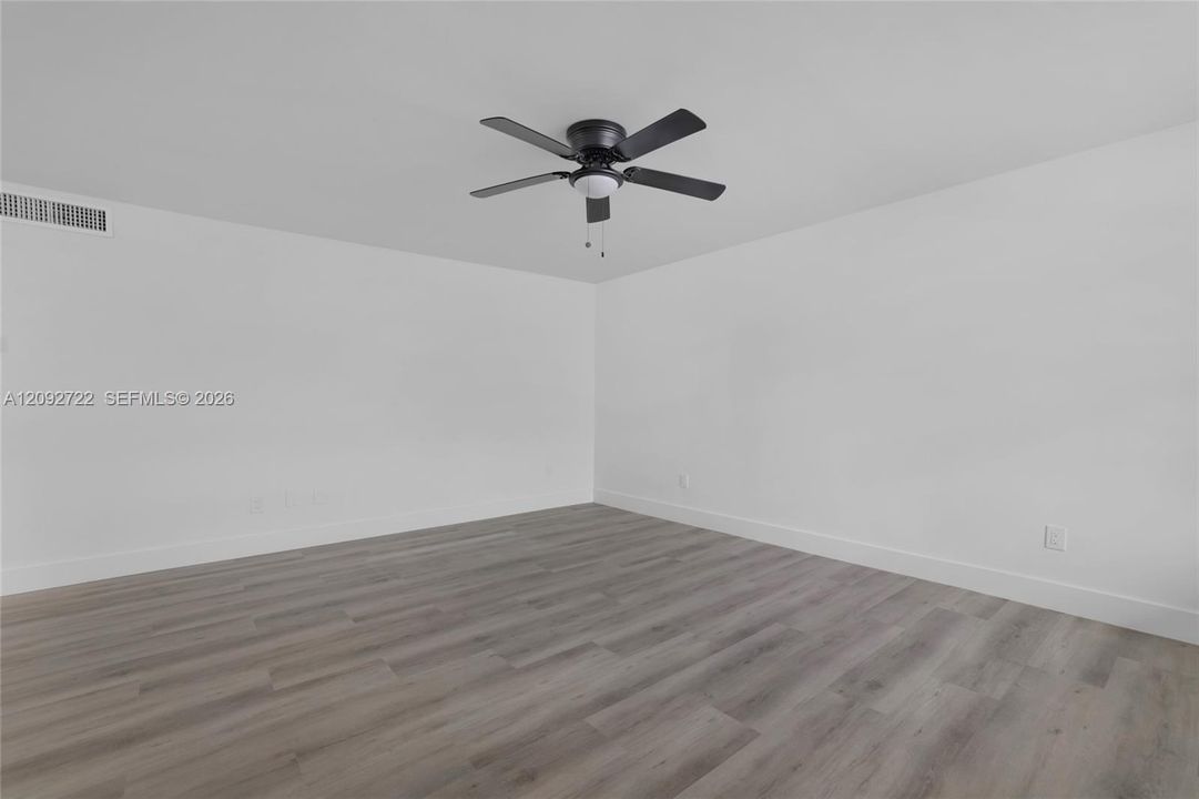 En Venta: $283,900 (1 camas, 1 baños, 660 Pies cuadrados)