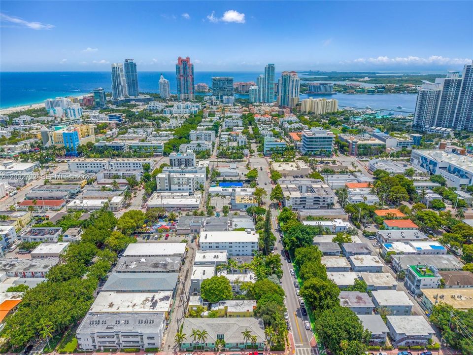Active With Contract: $283,900 (1 beds, 1 baths, 660 Square Feet)