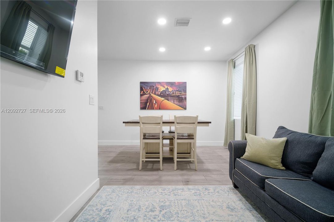 For Rent: $3,200 (3 beds, 2 baths, 1500 Square Feet)