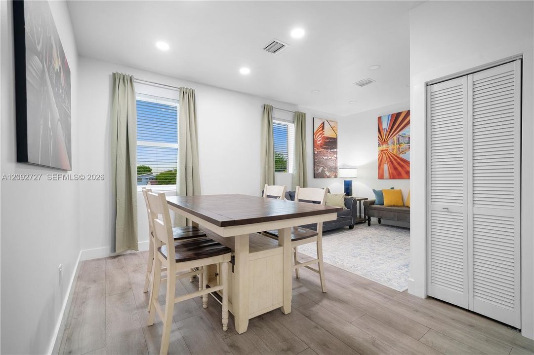 For Rent: $3,200 (3 beds, 2 baths, 1500 Square Feet)