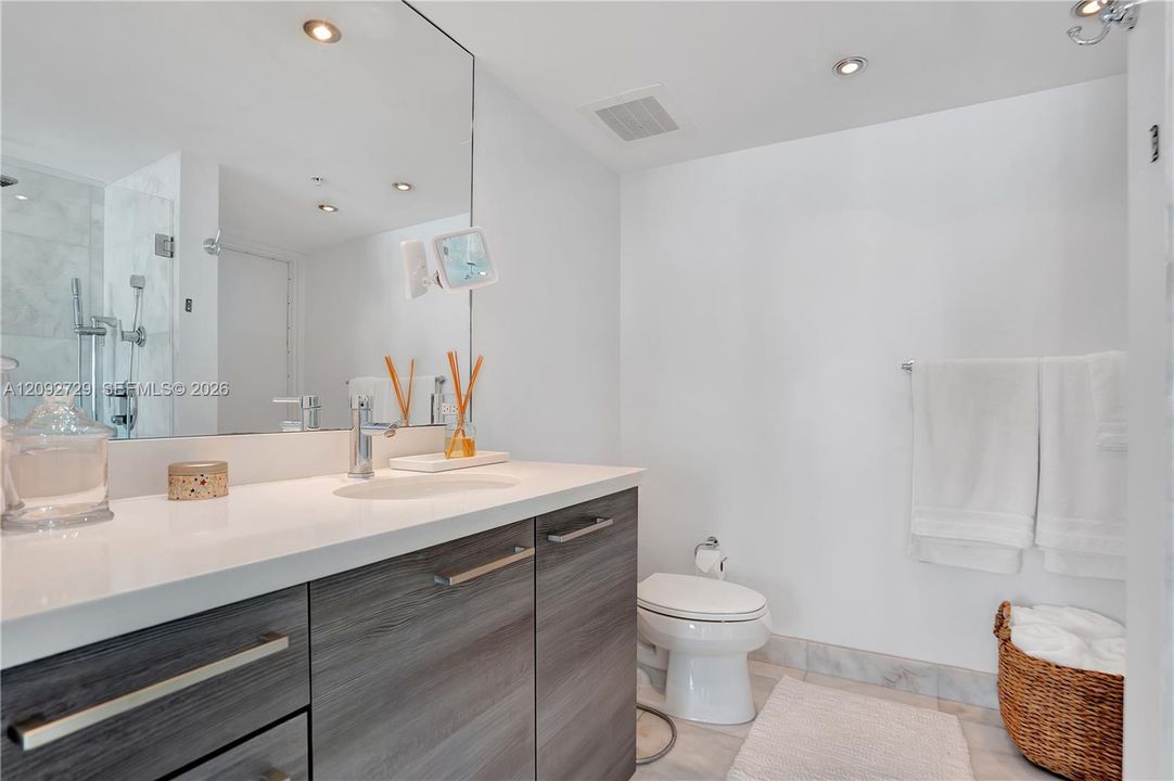 En Venta: $1,299,000 (2 camas, 2 baños, 1115 Pies cuadrados)