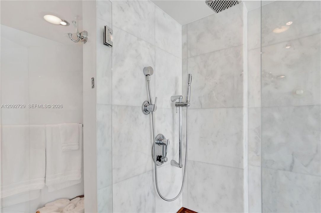 En Venta: $1,299,000 (2 camas, 2 baños, 1115 Pies cuadrados)