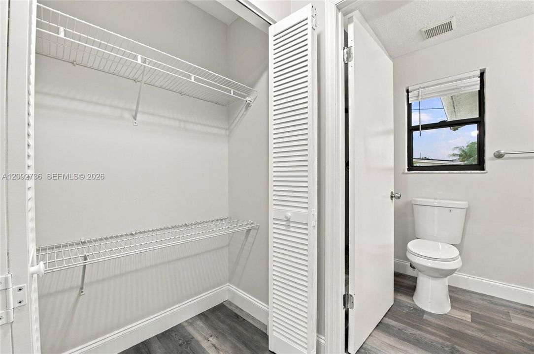 На продажу: $325,000 (3 спален, 2 ванн, 1370 Квадратных фут)