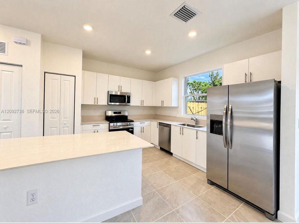 For Rent: $2,400 (3 beds, 2 baths, 0 Square Feet)