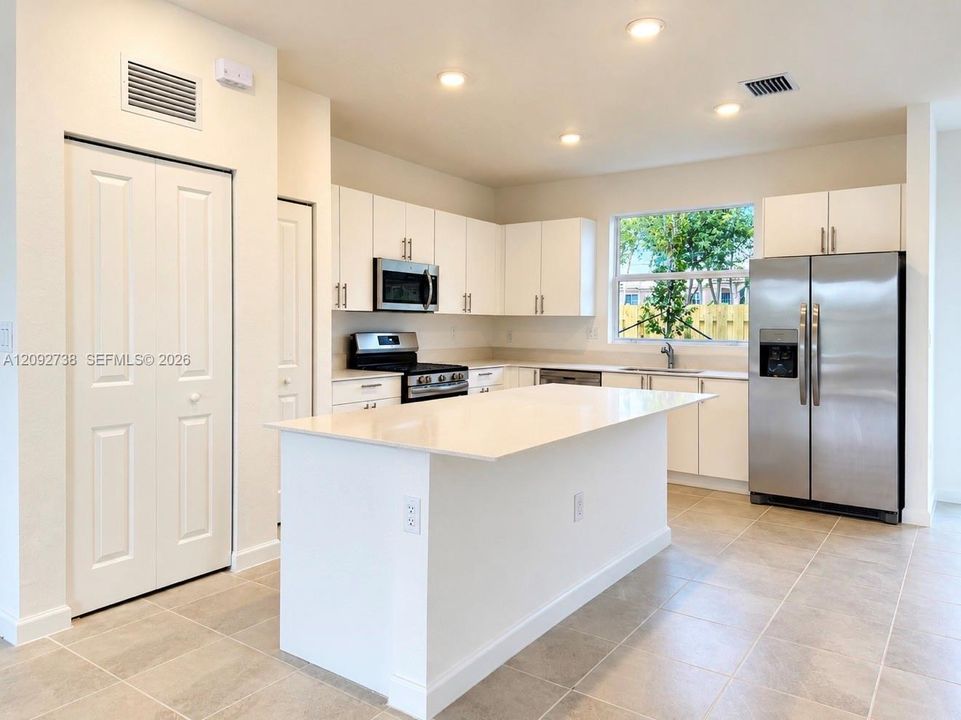 For Rent: $2,400 (3 beds, 2 baths, 0 Square Feet)