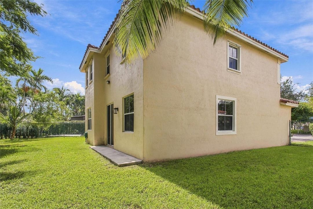 En Renta: $4,500 (4 camas, 2 baños, 1869 Pies cuadrados)