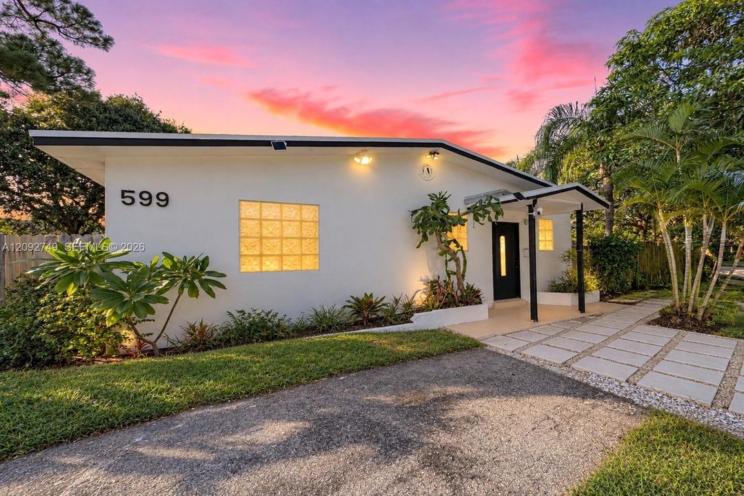 For Sale: $598,000 (3 beds, 3 baths, 1216 Square Feet)