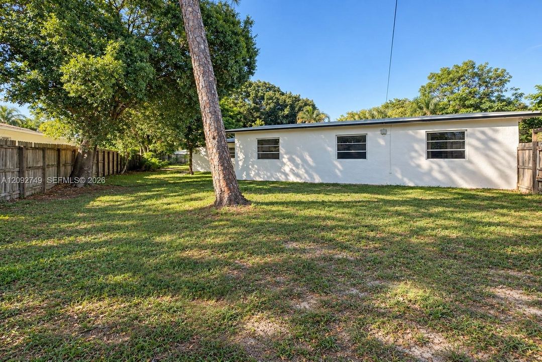 For Sale: $598,000 (3 beds, 3 baths, 1216 Square Feet)