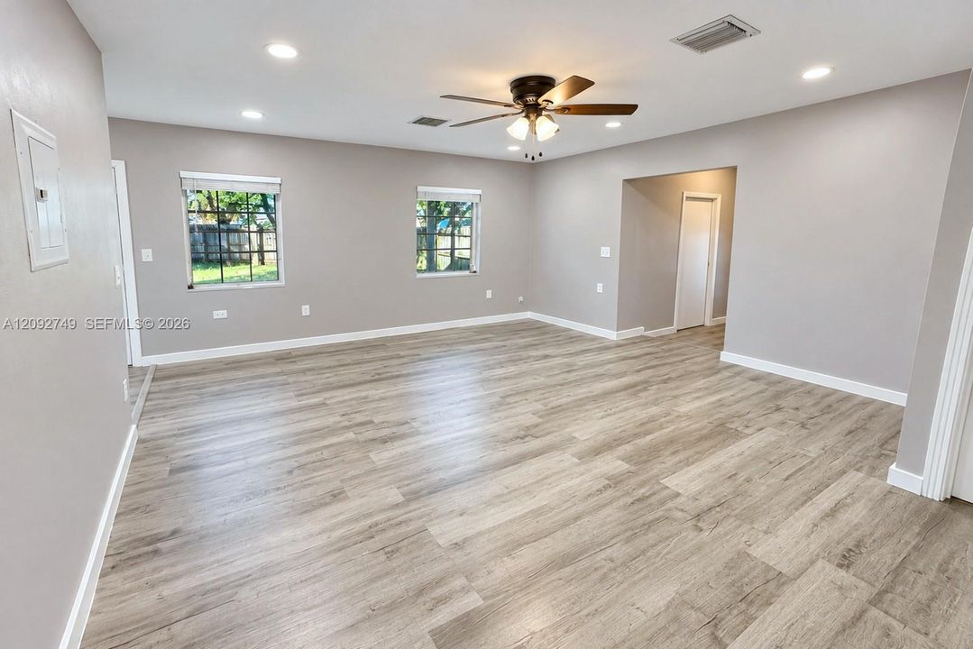 For Sale: $598,000 (3 beds, 3 baths, 1216 Square Feet)