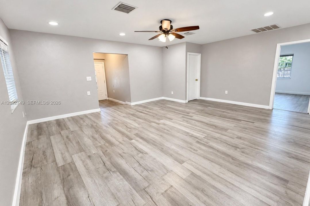 For Sale: $598,000 (3 beds, 3 baths, 1216 Square Feet)